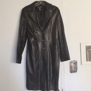 Bebe size 8. Rarely worn. Really soft leather.